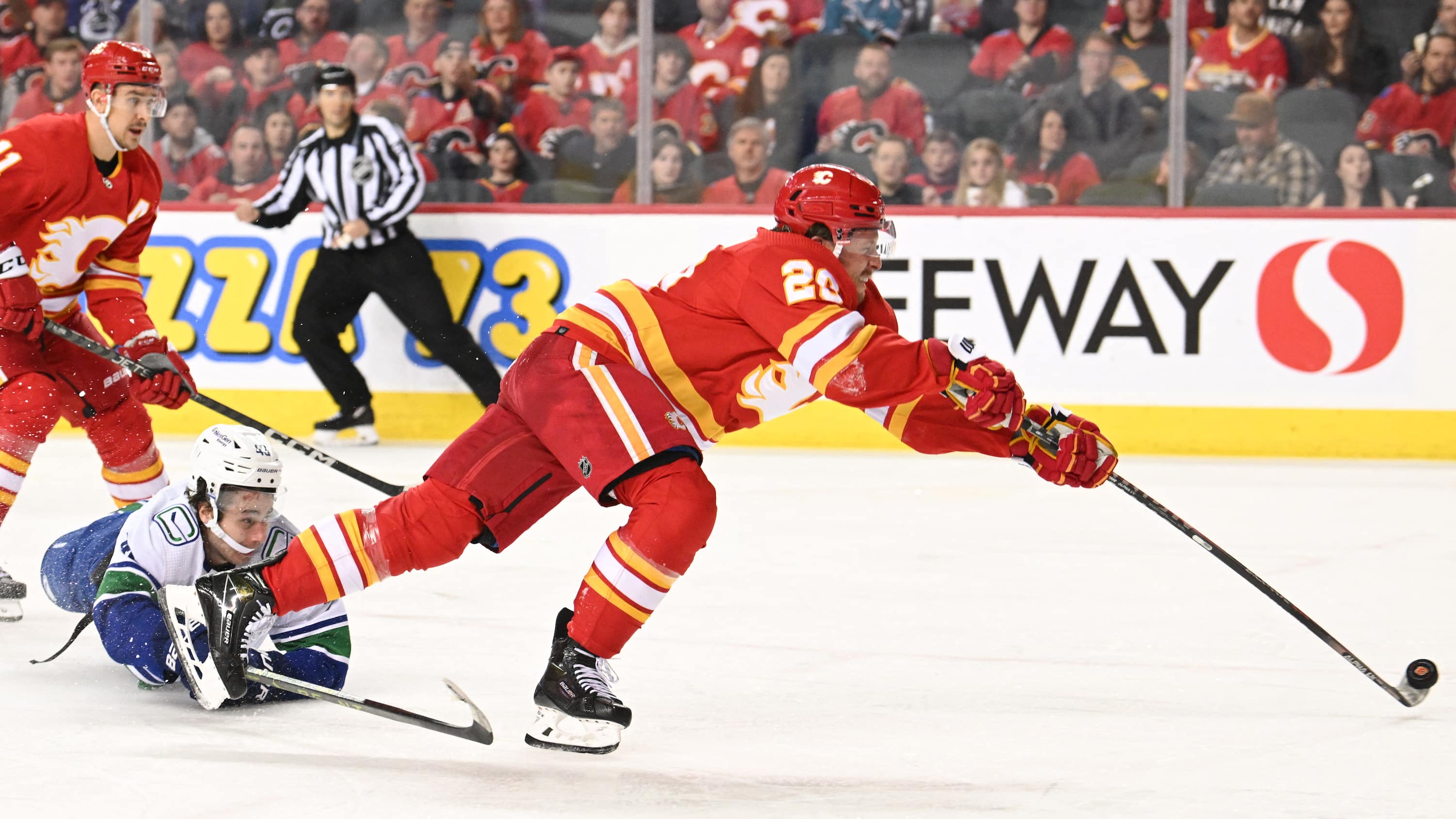 Flames' Coleman, Andersson connect for short-handed goal in victory ...