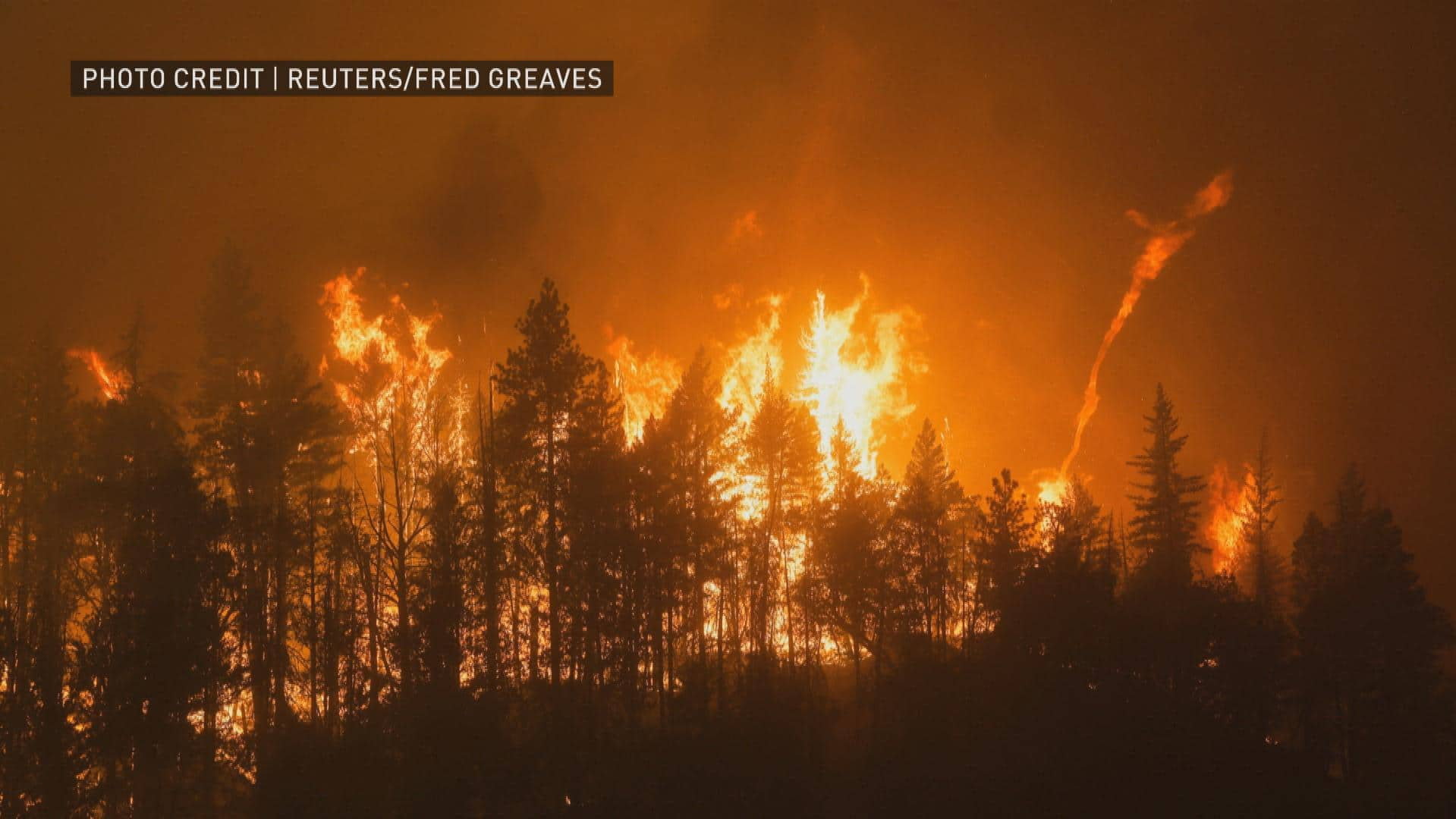 2 encontrados muertos mientras los incendios forestales de California se salen de control