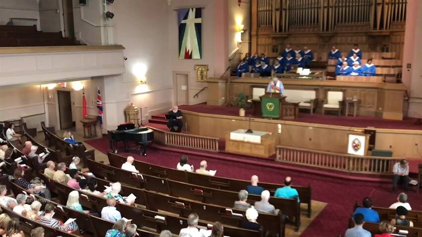 One of the final hymns at Saskatoon's Third Avenue United Church | CBC.ca