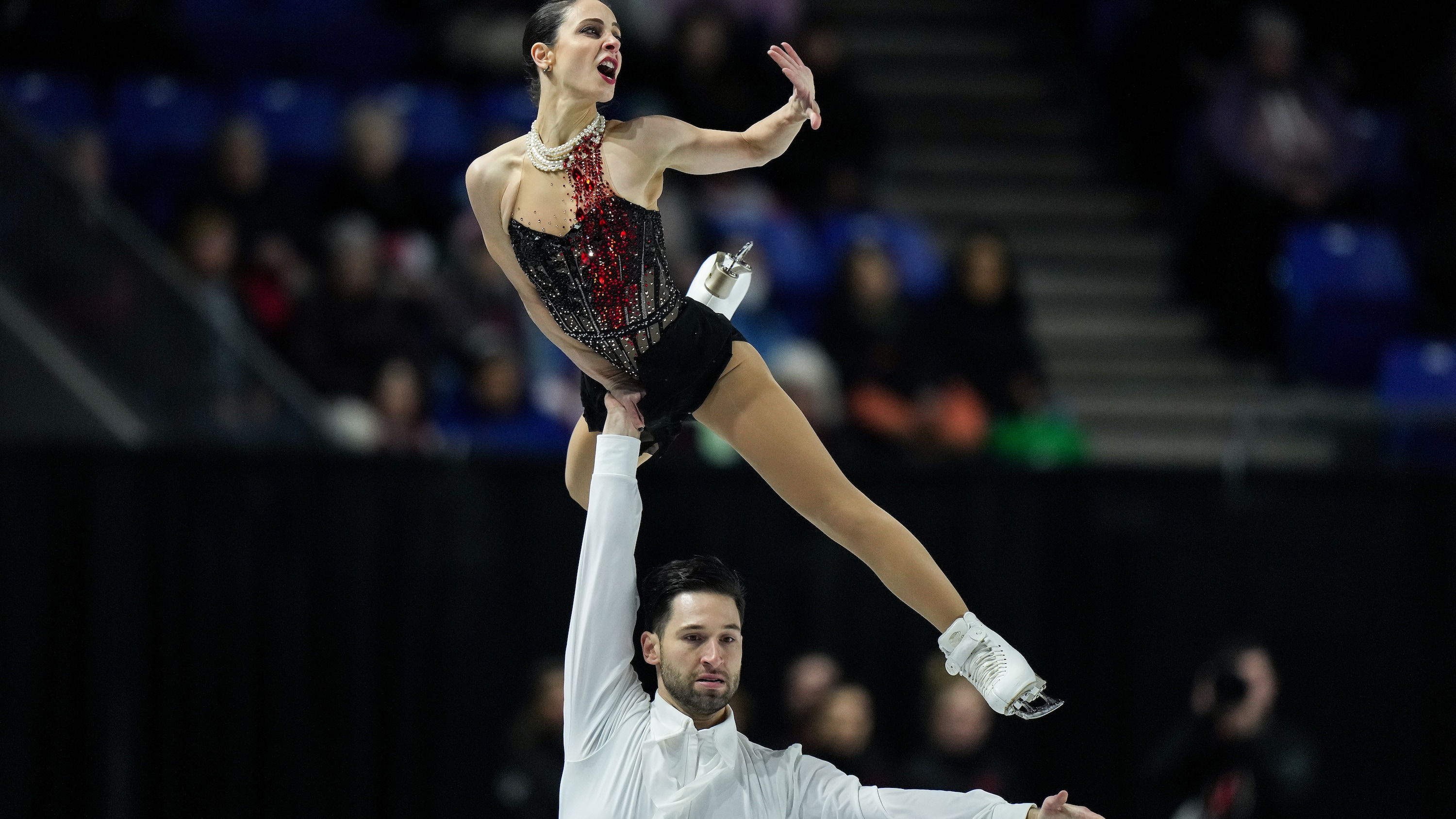 Canadian Pair Stellato-Dudek, Deschamps Win Gold At Skate Canada ...