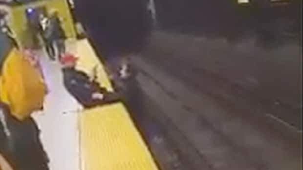 TTC worker helps man in crisis | CBC.ca