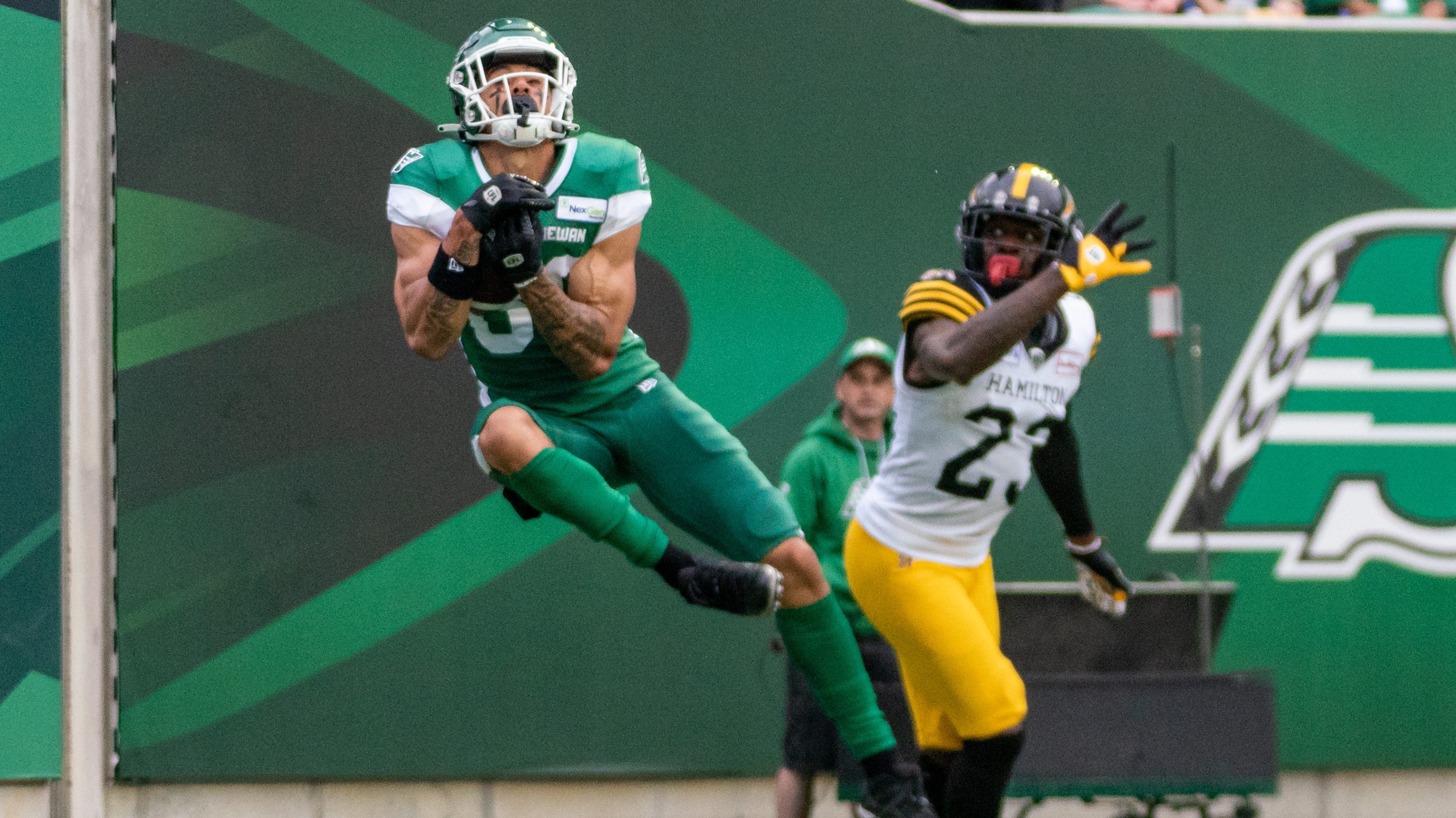 Roughriders memasang klinik pertahanan dalam kemenangan pembuka musim atas Tiger-Cats