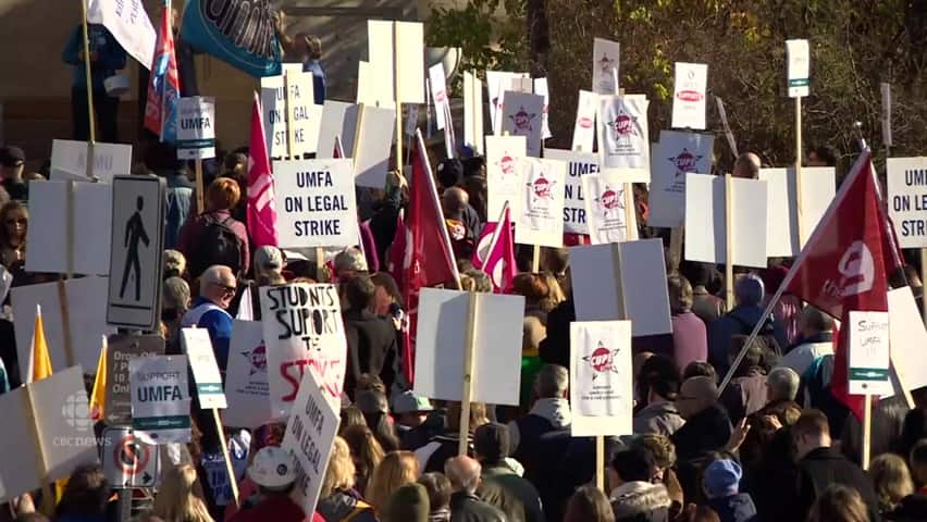 U Of M Faculty Take Picket Line To Administration S Front Door