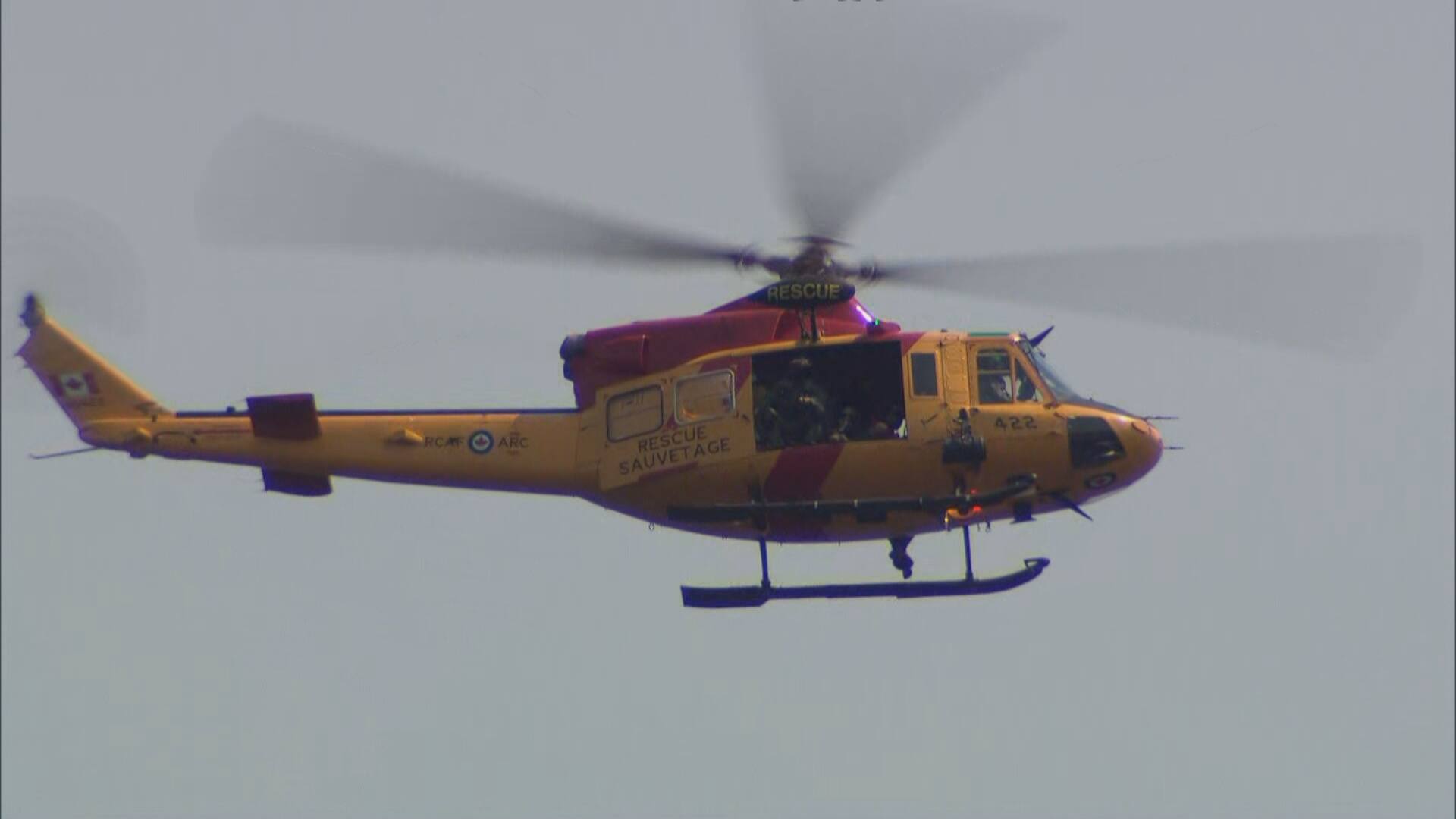 Helicopter flies over the Ottawa River near Chinook crash site | CBC.ca