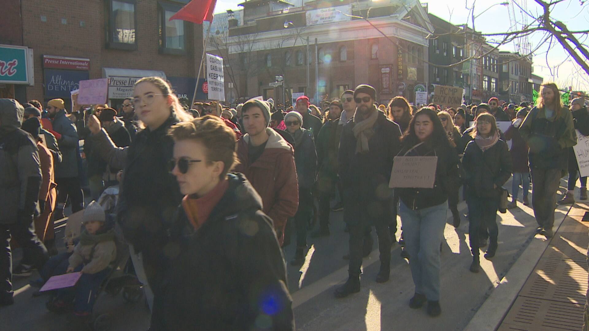 Over 1 000 Protesters March In Downtown Toronto In Support Of Wet Suwet En Hereditary Chiefs Cbc News