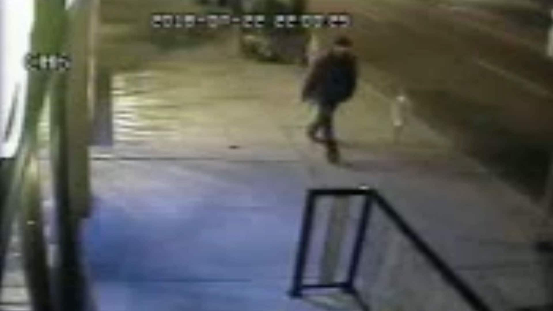 Surveillance video shows Danforth shooter walking past a popular burger ...