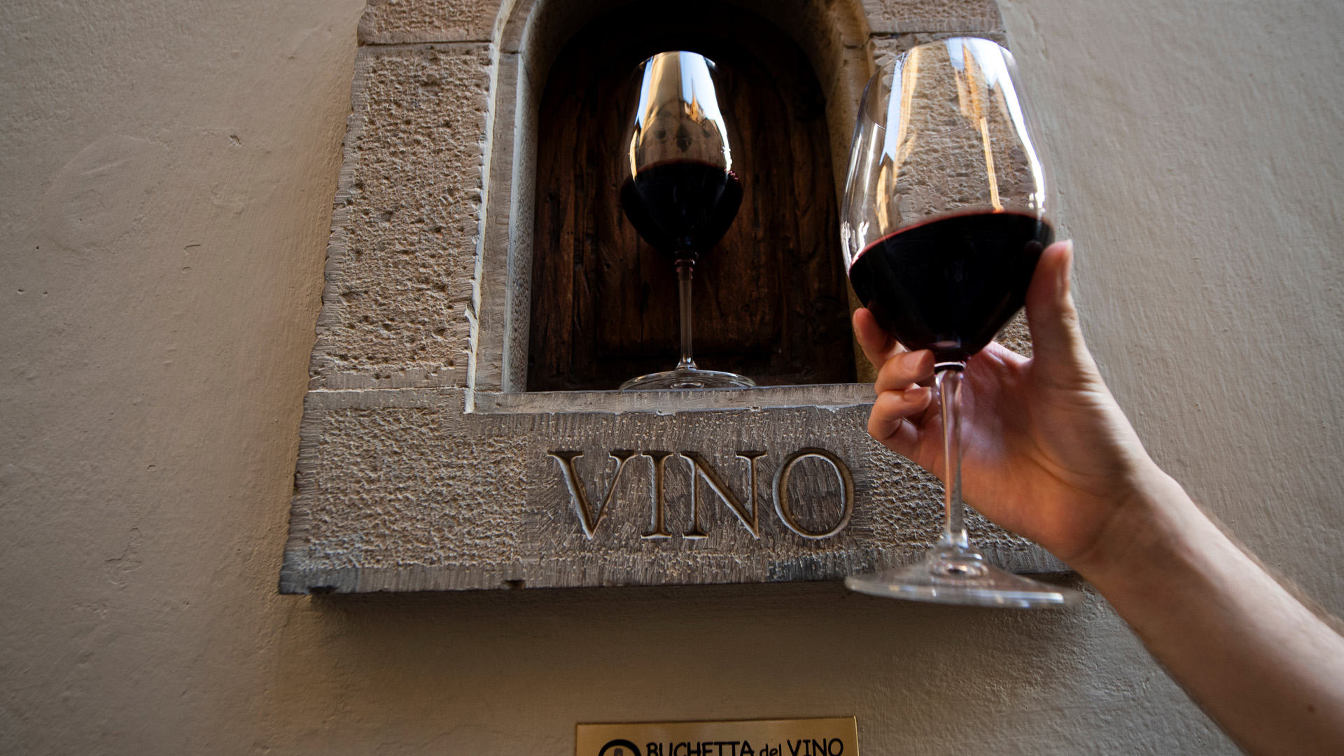 Centuries Old Wine Windows In Florence Put A Novel Spin On Physical