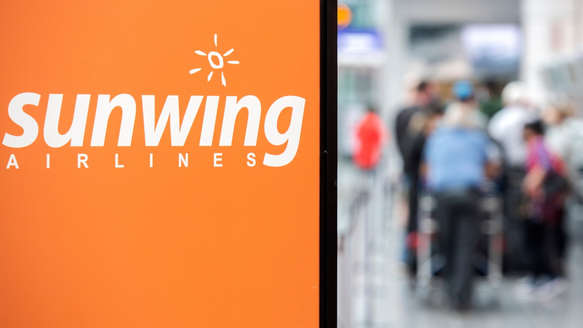 Sunwing cancels winter flights in Regina, Saskatoon | CBC.ca Sunwing cancels winter flights in Regina, Saskatoon