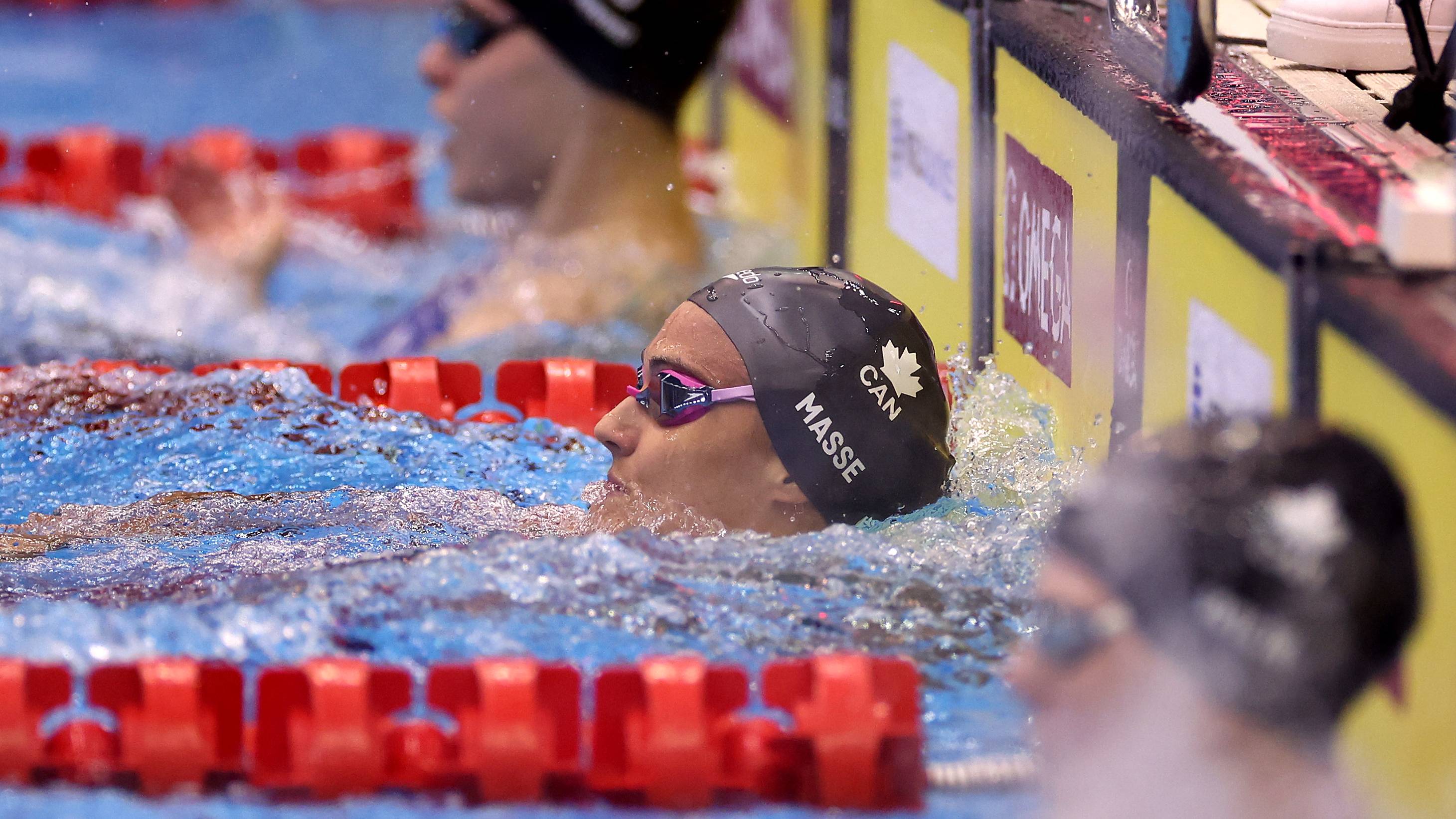 Summer McIntosh wins bronze, sets record in women's 200m freestyle