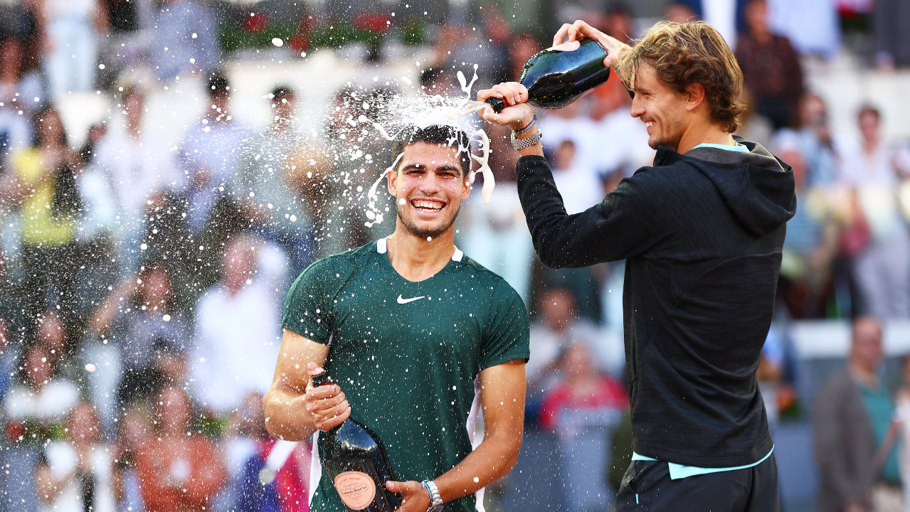 El increíble adolescente Carlos Alcaraz supera a Zverev en Madrid para reclamar su cuarto título en 2022