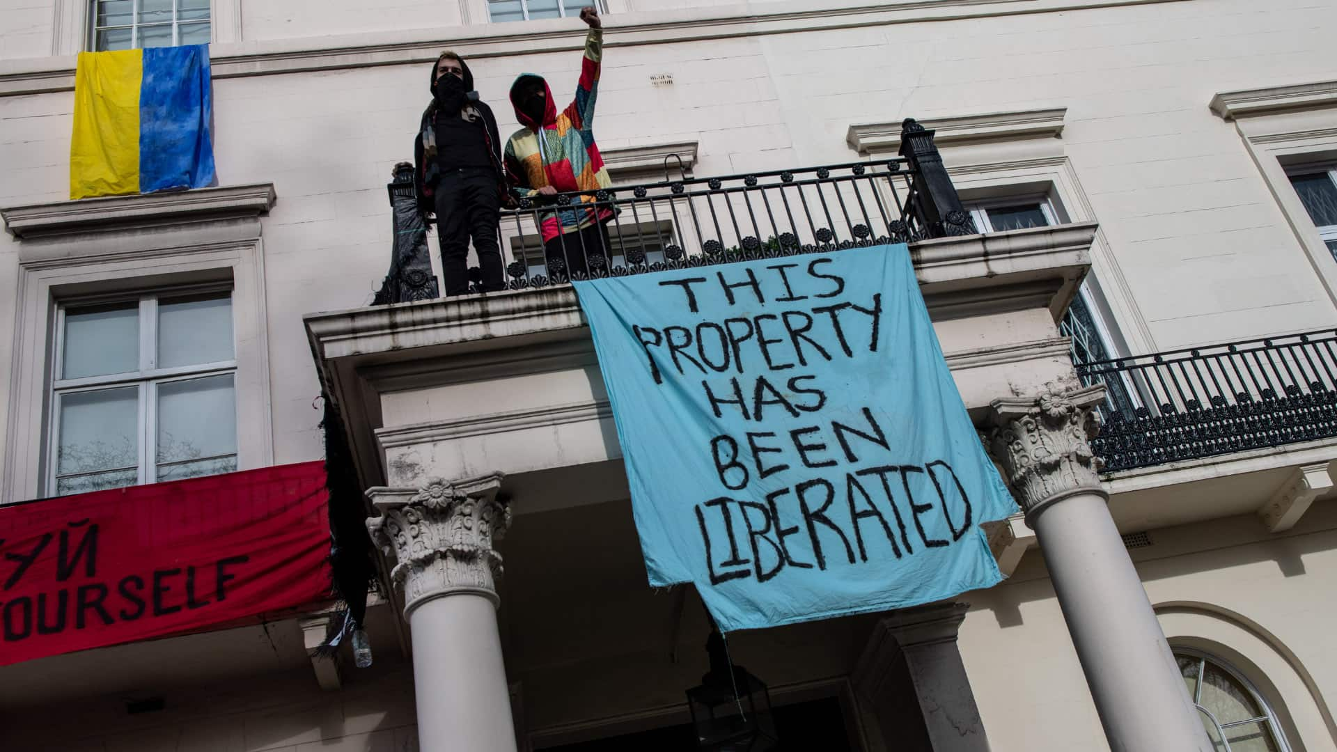 Squatters Occupy Russian Oligarch Oleg Deripaska's London Mansion | CBC ...