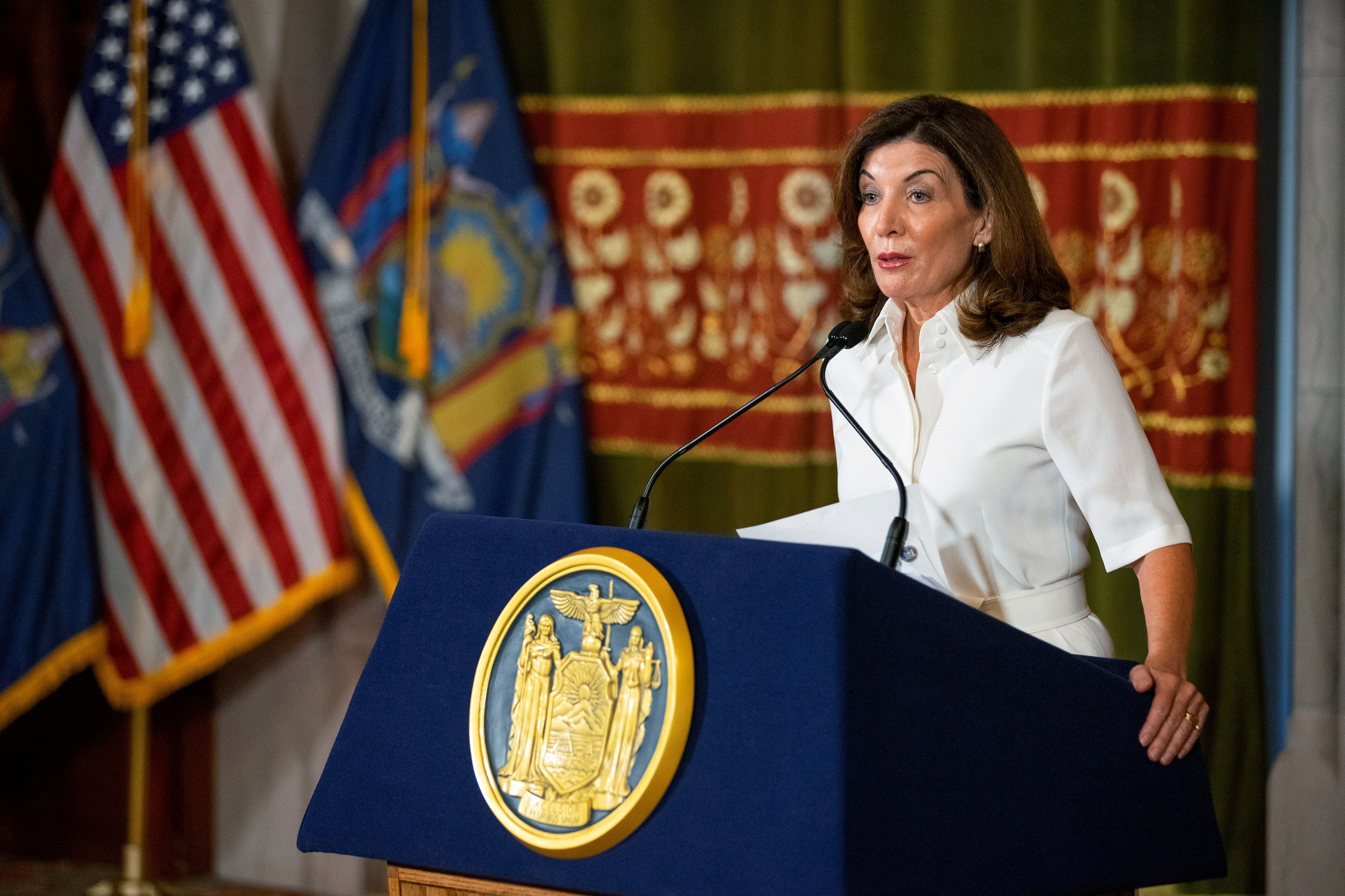 Kathy Hochul, 1st Female Governor Of NY, Says She Will Mandate Masks In ...