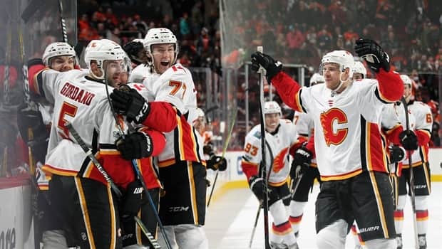 Sean Monahan's 1st NHL Hat Trick Helps Flames Down Flyers | CBC Sports