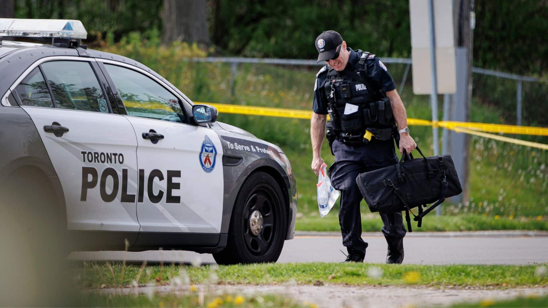 Man Shot Dead By Toronto Police After Schools Locked Down Had Pellet ...