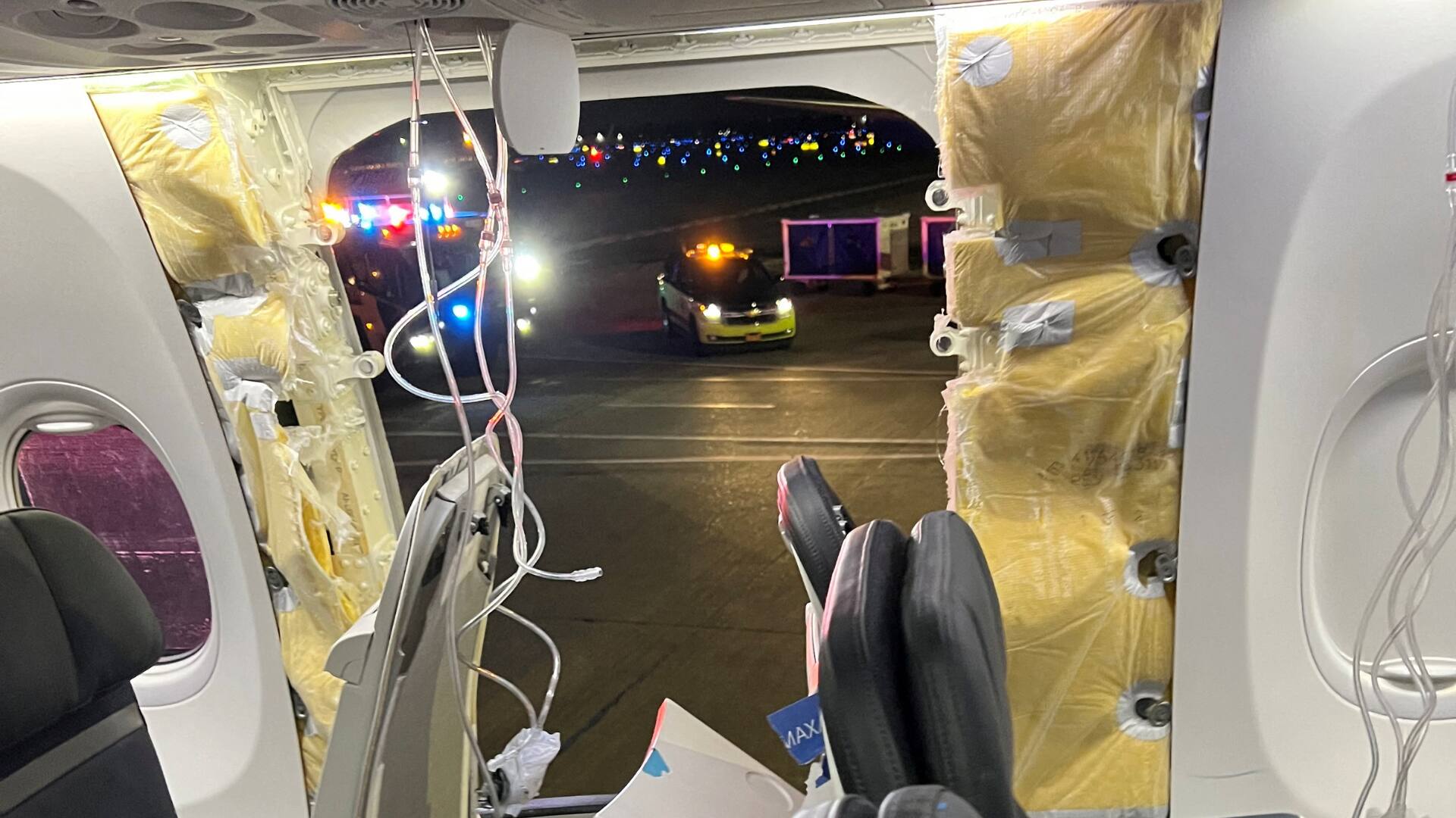 Alaska Airlines Grounds Boeing 737 Max 9 Planes After Mid air Panel 