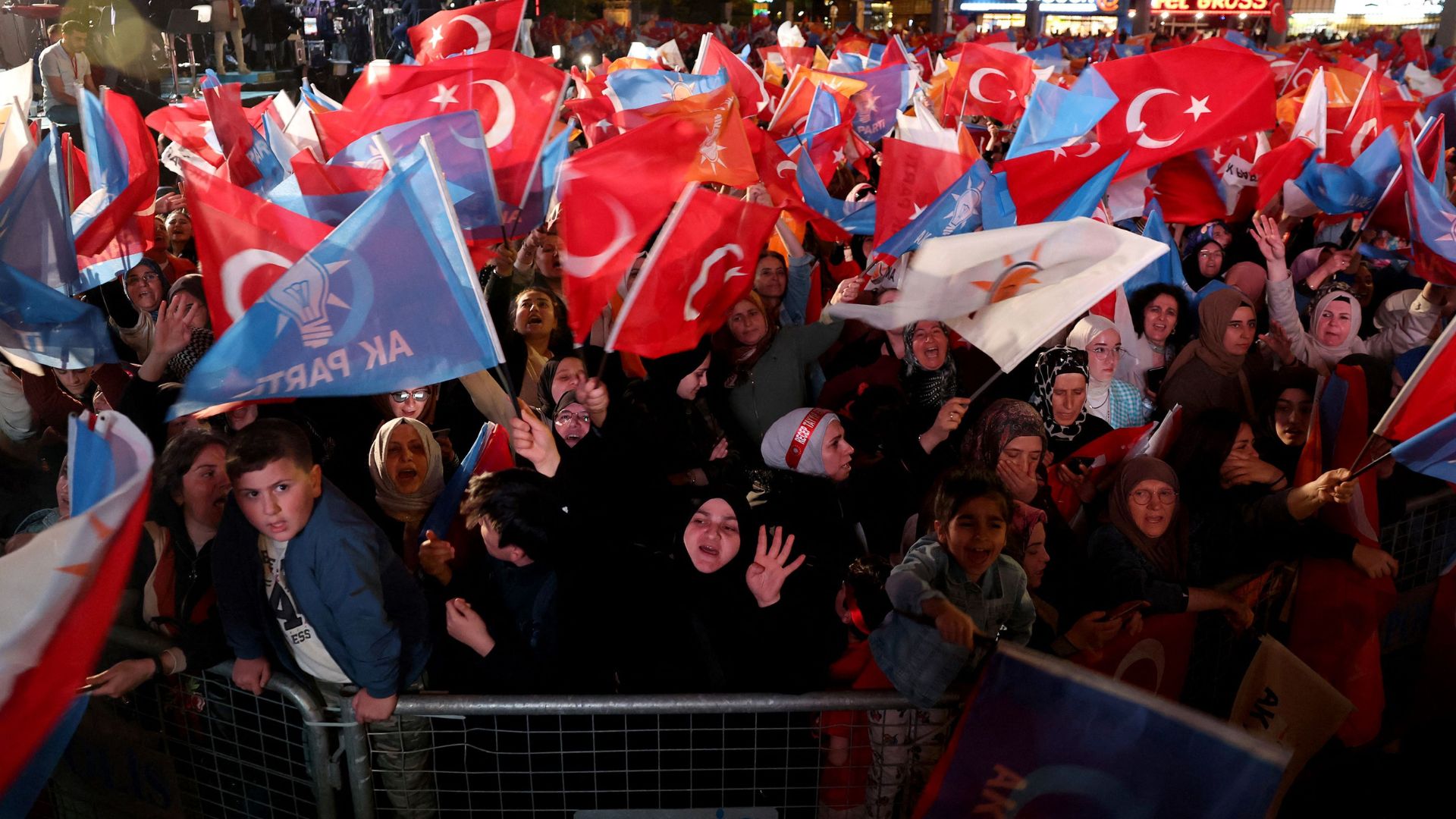 Voter seeking change in Turkey holds out hope as election heads into