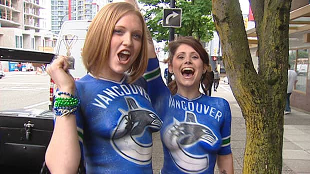 VIDEO: Canucks fans show naked ambition