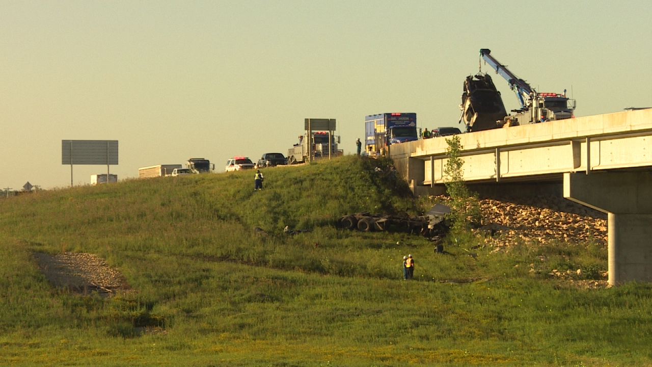 Semi-trailer crashes over side of Floodway bridge near Winnipeg | CBC News