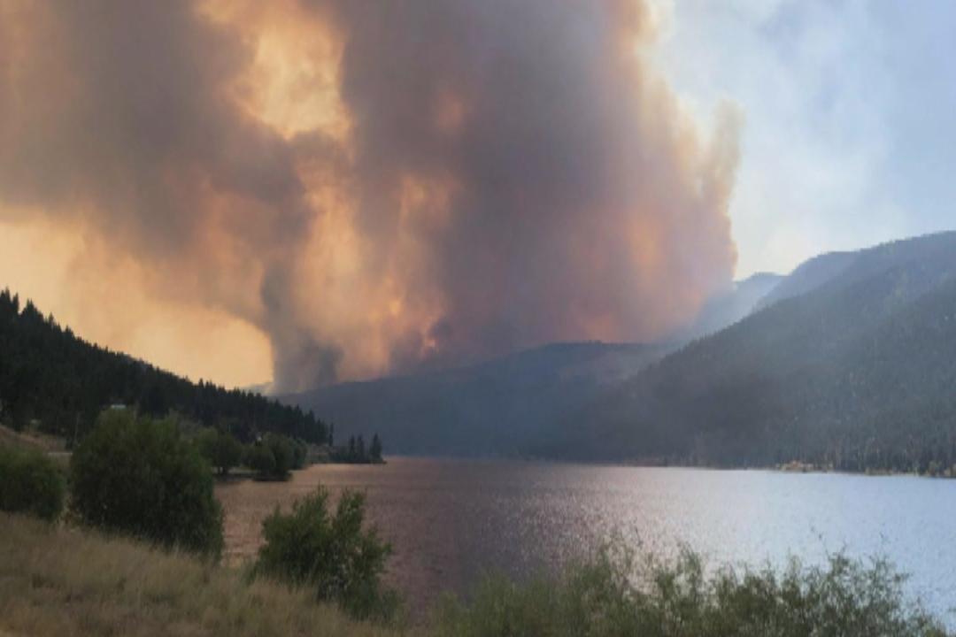 B.C. fire crews risked their lives to help residents who ignored ...