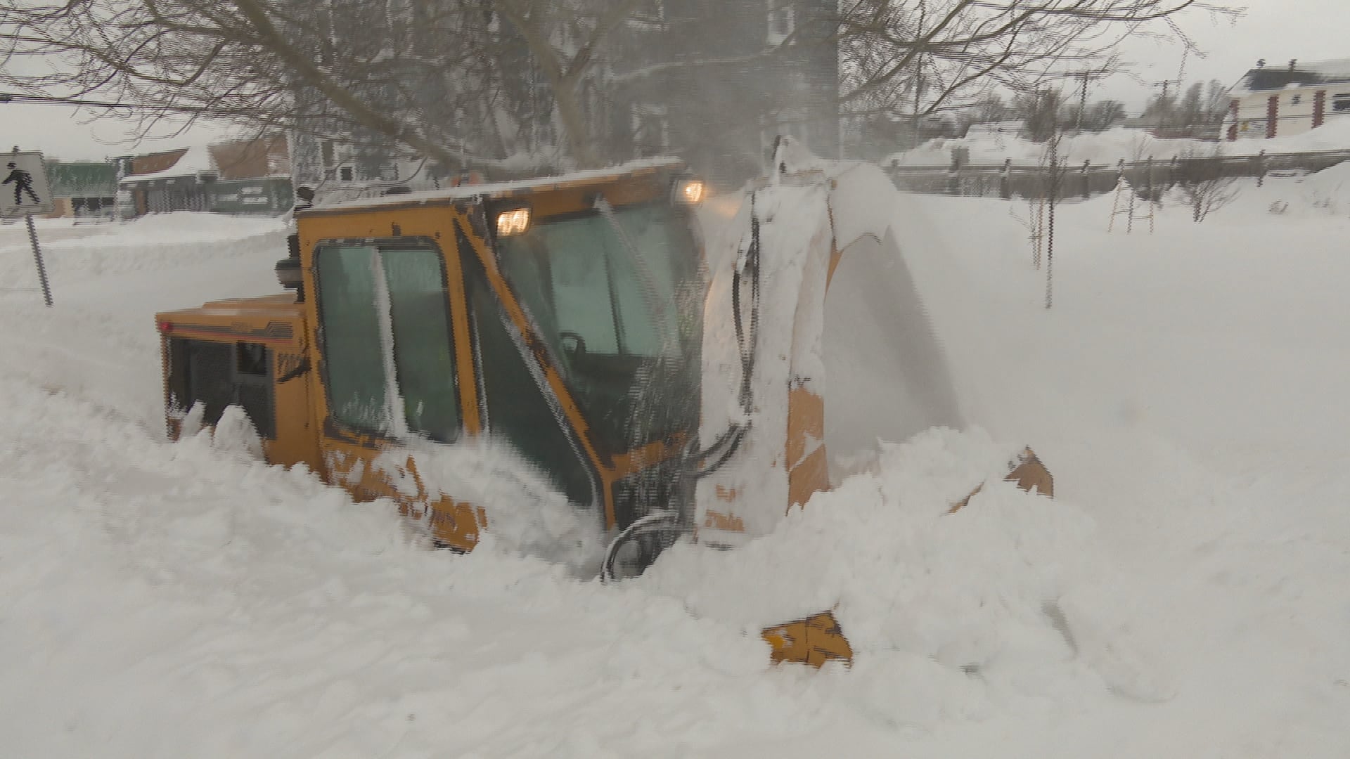 Sidewalk plow cleans up deep snow in Charlottetown | CBC.ca