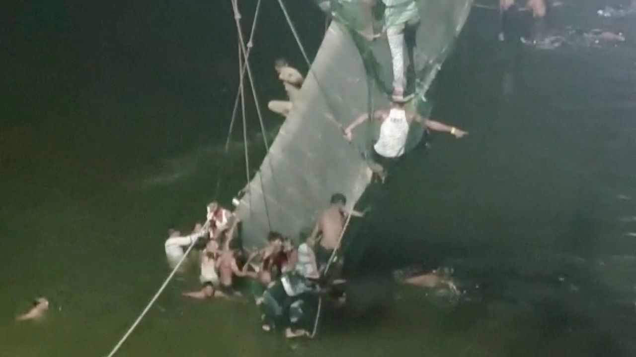 Dozens dead after pedestrian bridge collapses in western India | CBC.ca