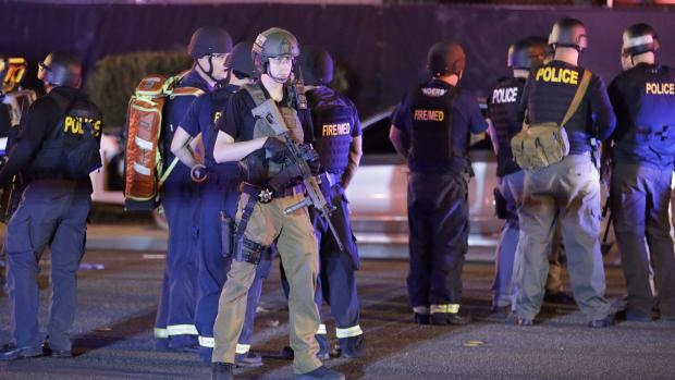 'We saw people fall': Las Vegas gunman kills 59, injures over 500 | CBC ...