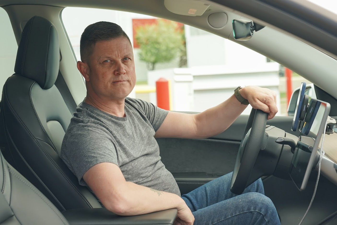 Medicine Hat man's Tesla can drive itself (mostly) | CBC News