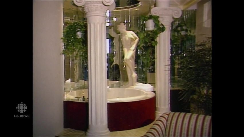 Oct 1 1986 Fantasyland Hotel Theme Rooms Open In West Edmonton Mall Cbc News