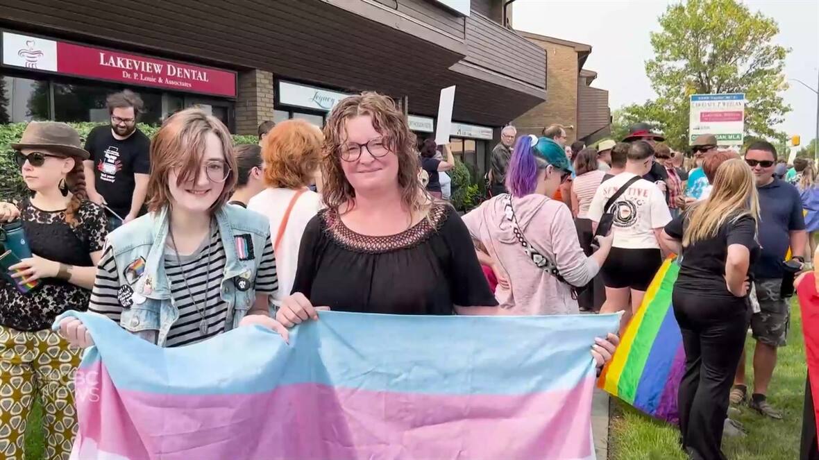 People rally in Saskatoon against new sexual education, pronoun policies in province's schools | CBC.ca